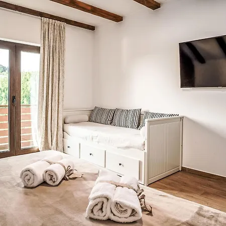 By Interhome Fužine